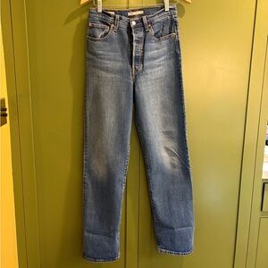 Levi’s rib cage full length straight jeans. Size 28.